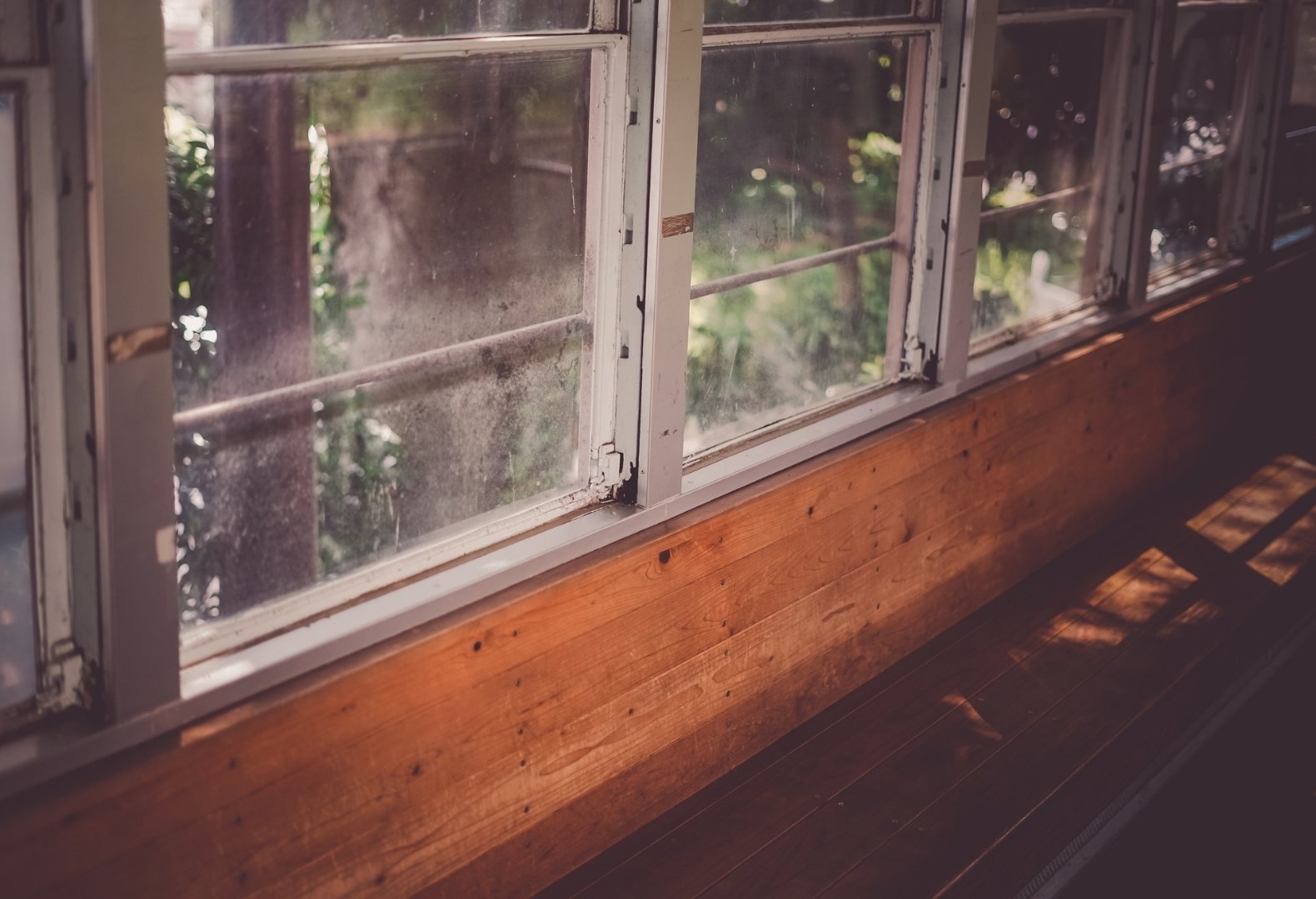 Avoiding the Nightmare Before Winter: Window Seal Failures and How to Spot Them Early cover