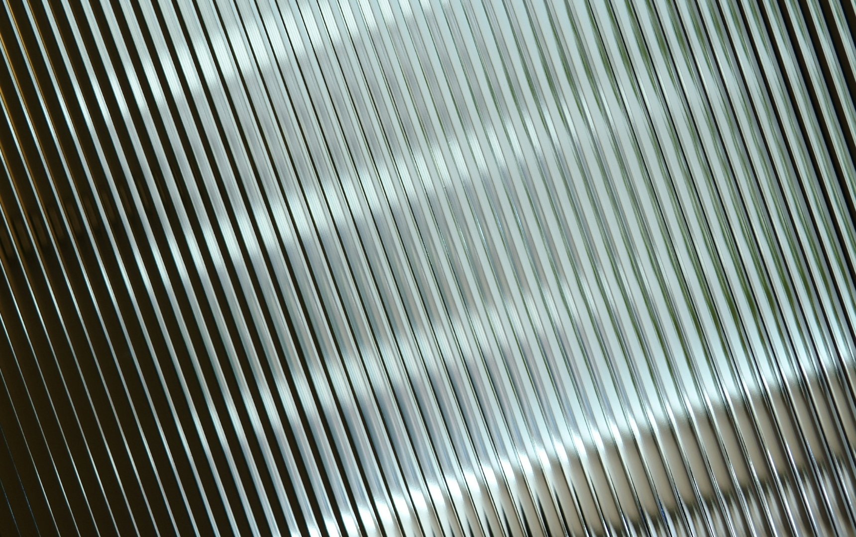 Reeded glass vs fluted glass